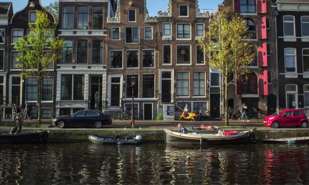 Στην Ολλανδία παρατείνεται μέχρι τις 15 Μαρτίου η απαγόρευση κυκλοφορίας